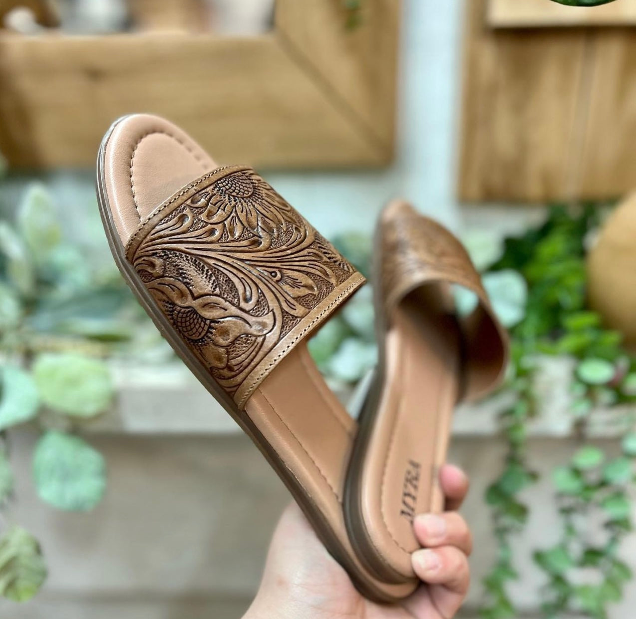 Como La Flor Sandals