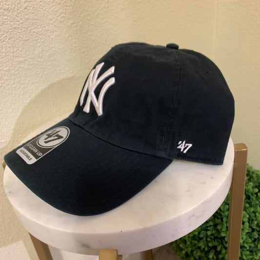 Yankees Hat (black white)