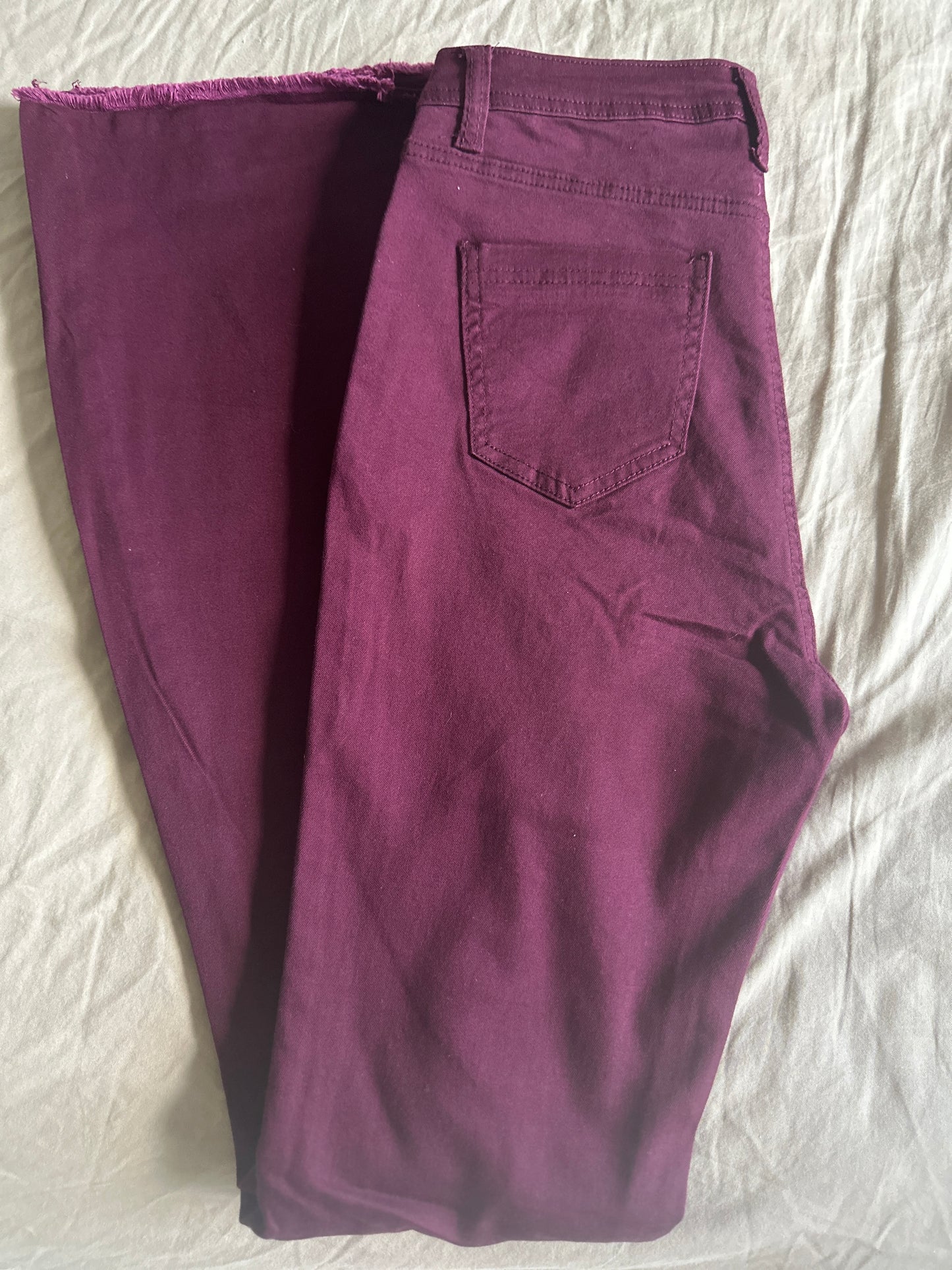 Yasmin Flared Jeans (burgundy)
